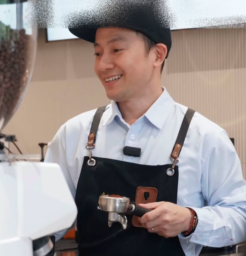 Đan Trường - Tiến Đạt gây dựng sự nghiệp ra sao trước khi mở quán cà phê?
