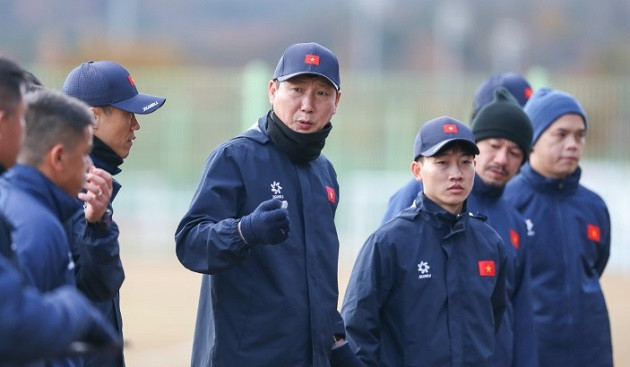 HLV Kim Sang Sik gạt Đình Triệu khỏi AFF Cup 2026: Nước cờ mạo hiểm của ĐT Việt Nam