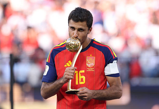 Rodri và hành trình vươn tầm biểu tượng vĩ đại nhất lịch sử Manchester City