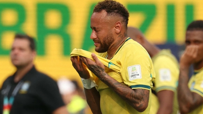 Khép lại hành trình 16 năm, tiền đạo Neymar chia tay tuyển Brazil