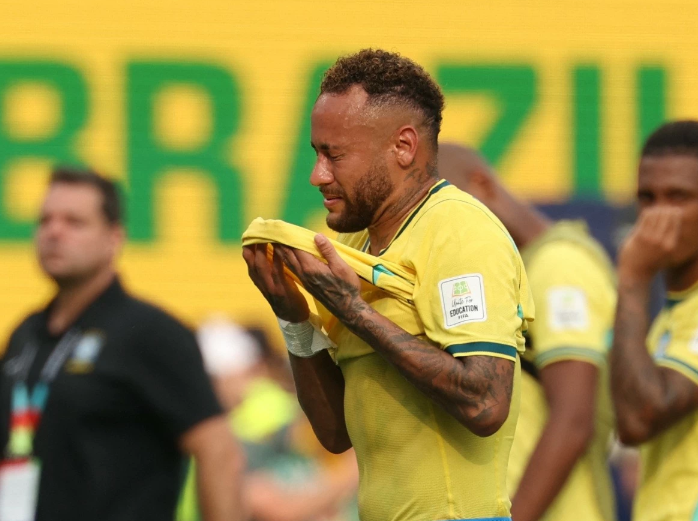 Khép lại hành trình 16 năm, tiền đạo Neymar chia tay tuyển Brazil