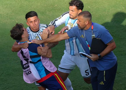 FIFA điều tra 3 thành viên tuyển Argentina với ‘tội danh rất nặng’ FIFA điều tra 3 thành viên tuyển Argentina với ‘tội danh rất nặng’
