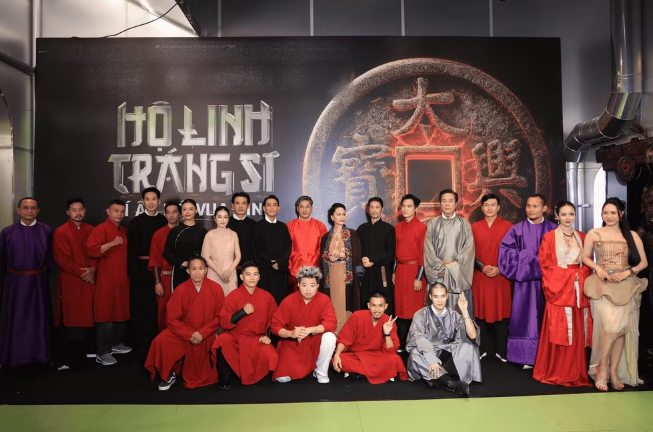 Johnny Trí Nguyễn tin Tuấn Trần trong phim mới sẽ khiến khán giả bất ngờ