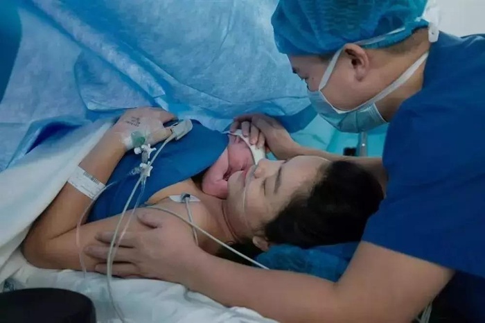 Phạm Quỳnh Anh đi làm sau 3 tuần sinh nở, chưa về dáng nhưng vẫn đẹp hút mắt Phạm Quỳnh Anh đi làm sau 3 tuần sinh nở, chưa về dáng nhưng vẫn đẹp hút mắt
