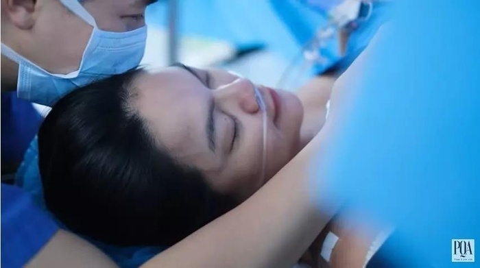 Phạm Quỳnh Anh đi làm sau 3 tuần sinh nở, chưa về dáng nhưng vẫn đẹp hút mắt Phạm Quỳnh Anh đi làm sau 3 tuần sinh nở, chưa về dáng nhưng vẫn đẹp hút mắt