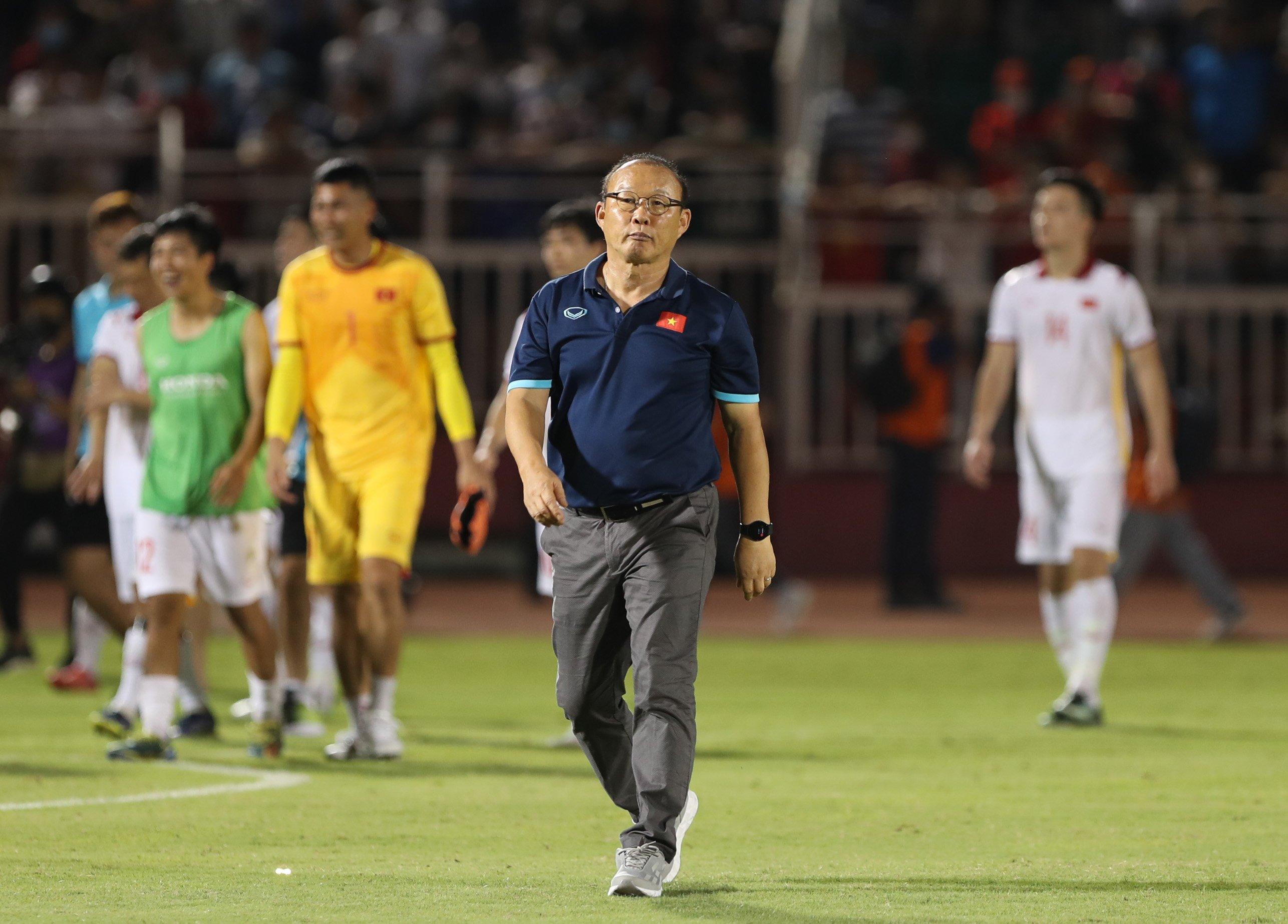 Tuyển Việt Nam mơ vé World Cup 2026: Giữ hay không giữ thầy Park