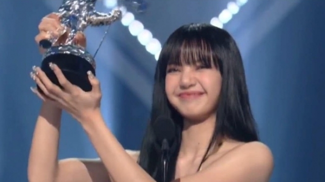 Lisa (BLACKPINK) là nữ nghệ sĩ Kpop solo đầu tiên thắng giải tại MTV VMAs 2022