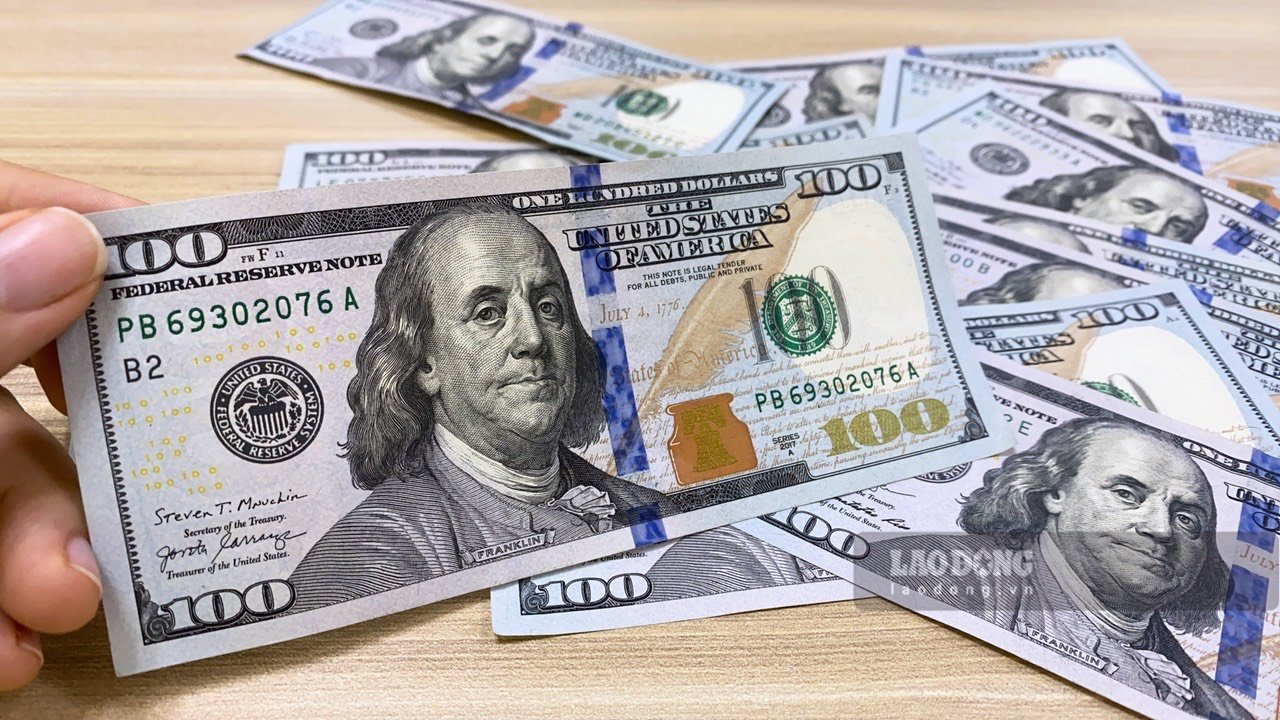 Mỹ bị hạ xếp hạng tín dụng, đồng USD rung lắc