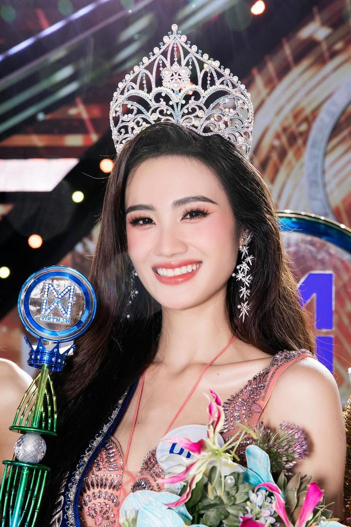 Sở VH làm việc với BTC Miss World VN về đề nghị tước danh hiệu Hoa hậu Ý Nhi