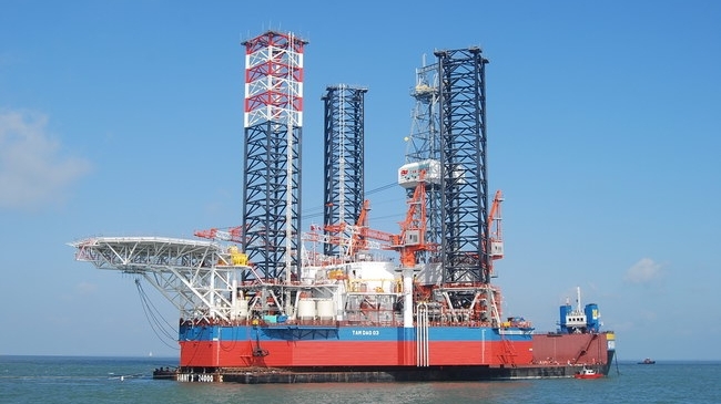 Nguồn cung thắt chặt, giá dầu lập kỷ lục tăng tuần thứ 6 liên tiếp