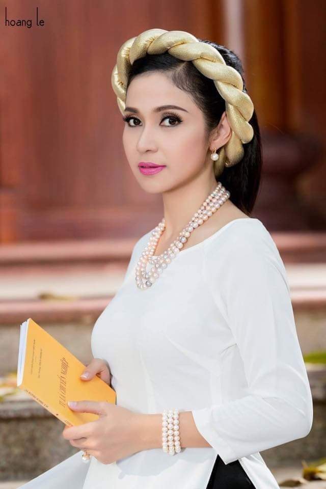 Cuộc sống của "Người đẹp Tây Đô" Việt Trinh sau 1 năm tuyên bố giải nghệ