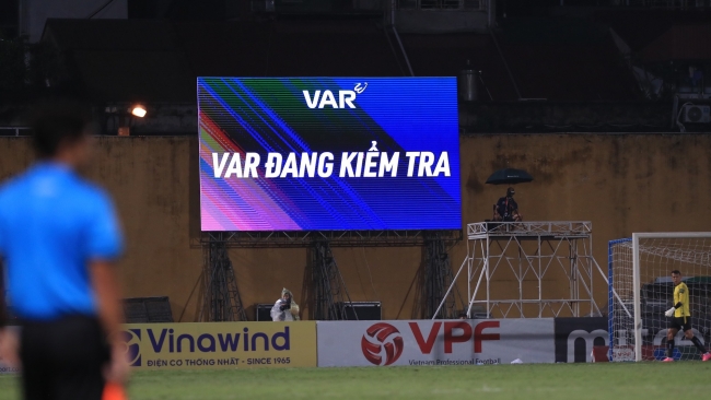 FIFA bất ngờ hỗ trợ thêm hai xe VAR cho bóng đá Việt Nam