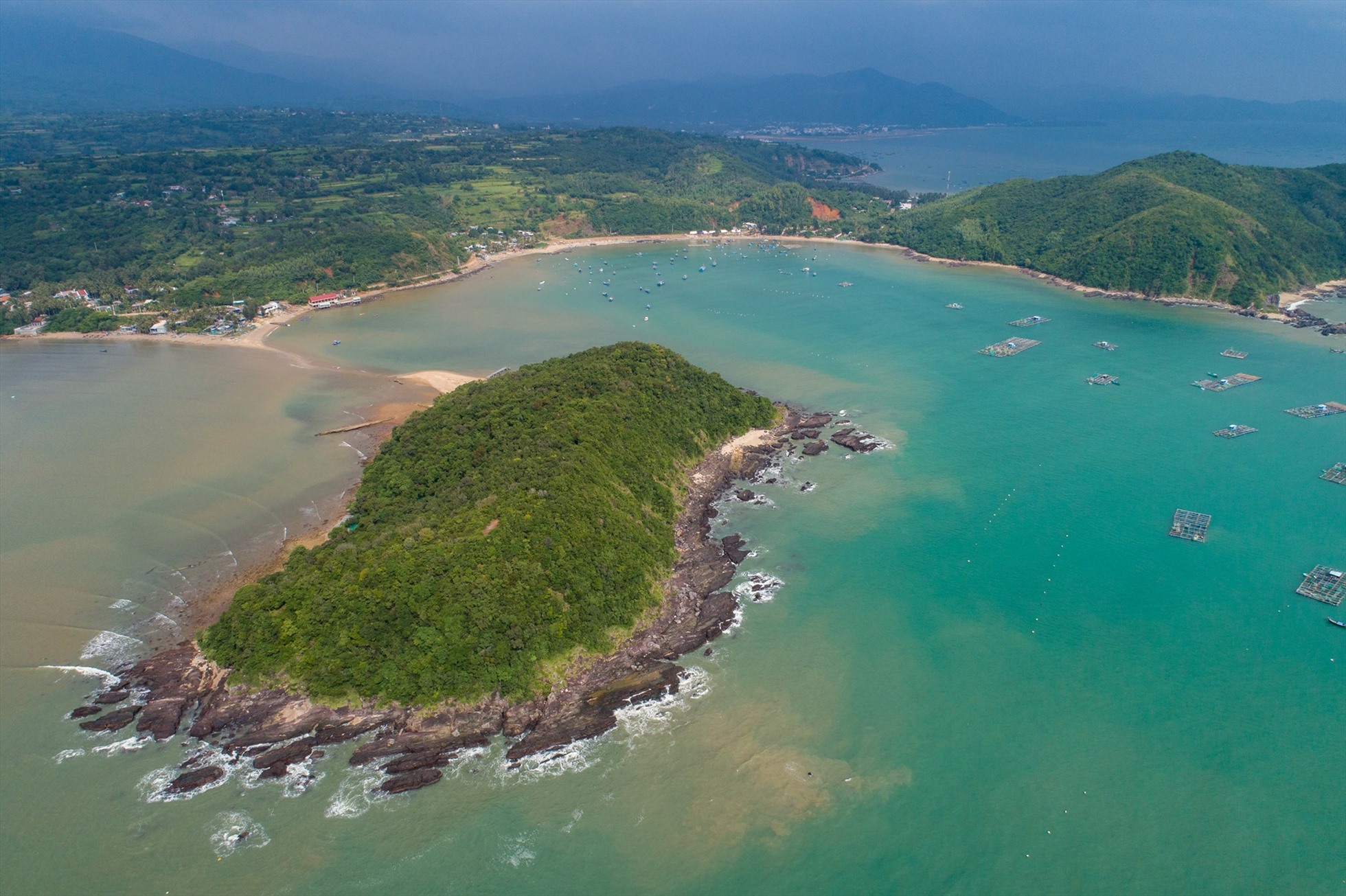 Khám phá 4 con đường xuyên biển tuyệt đẹp của Việt Nam