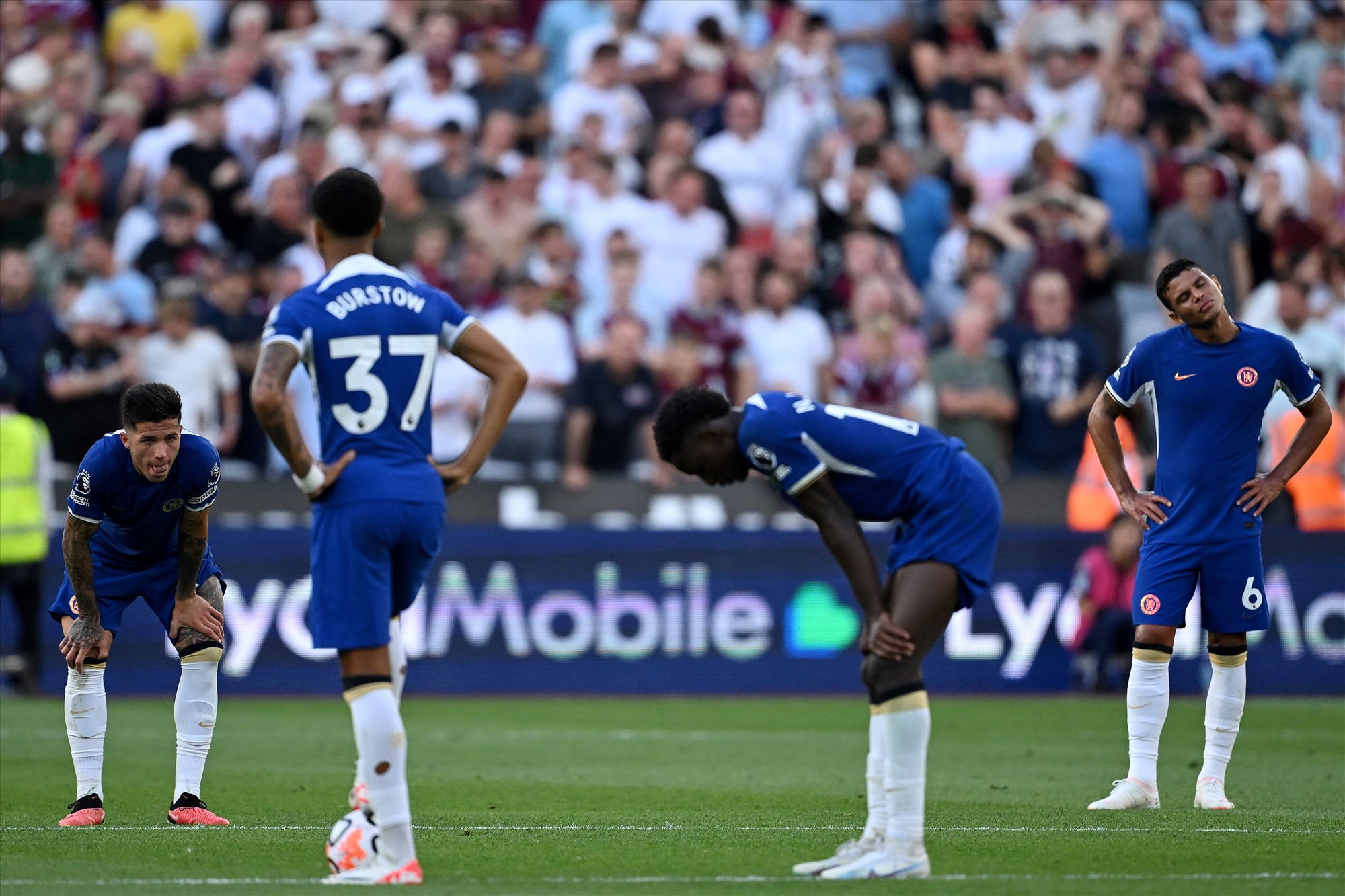 Vấn đề của Chelsea là gì sau khởi đầu chậm chạp?