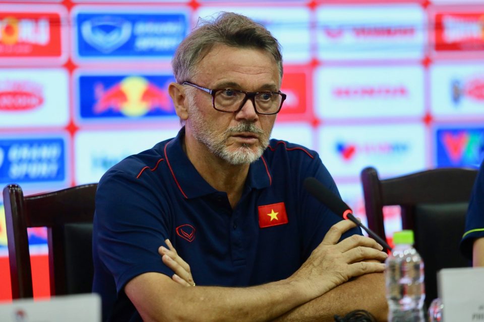 HLV Troussier: ‘Tôi không khép cửa với bất cứ cầu thủ nào’