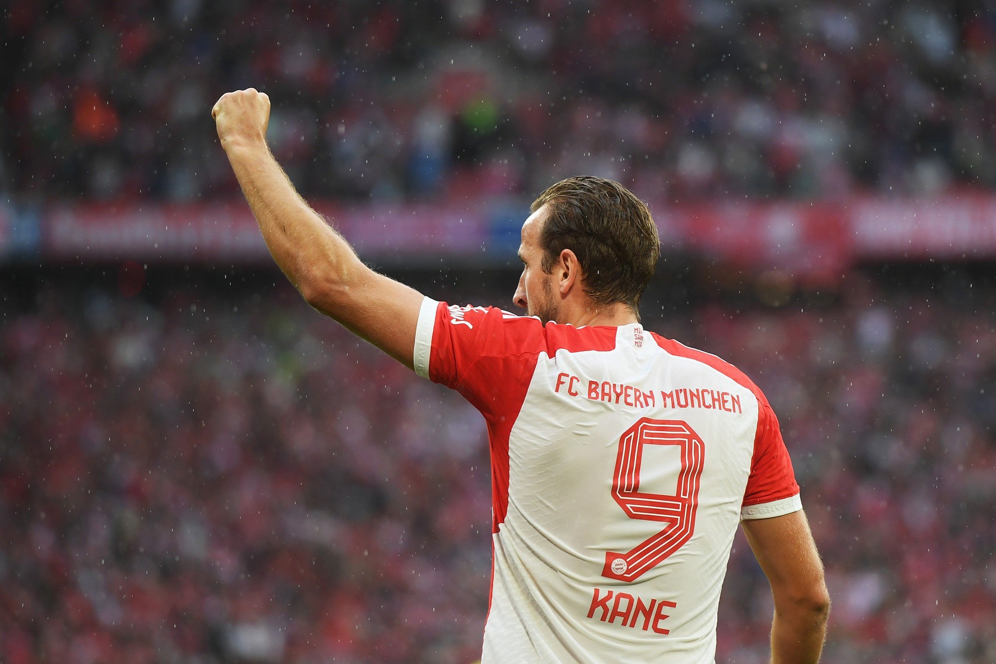 Harry Kane sớm bùng nổ, Bayern Munich phấn khích