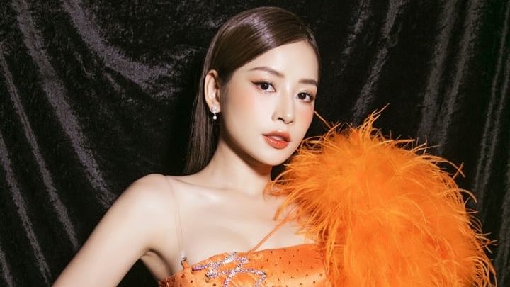 Hàng nghìn fan Trung xem phần trình diễn của Chi Pu ở Hoa hậu Hòa Bình Việt Nam