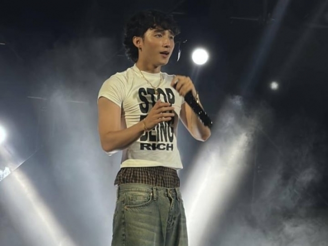 Diện mốt quần tụt lên sân khấu, Sơn Tùng M-TP bị chê "mất hình ảnh"