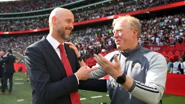 Trợ lý HLV Ten Hag đổi đời sau khi chia tay Man United