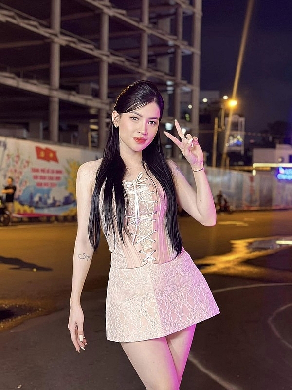 “Chiến thần” Võ Hà Linh tiết lộ chuyện từng sinh em bé “Chiến thần” Võ Hà Linh tiết lộ chuyện từng sinh em bé
