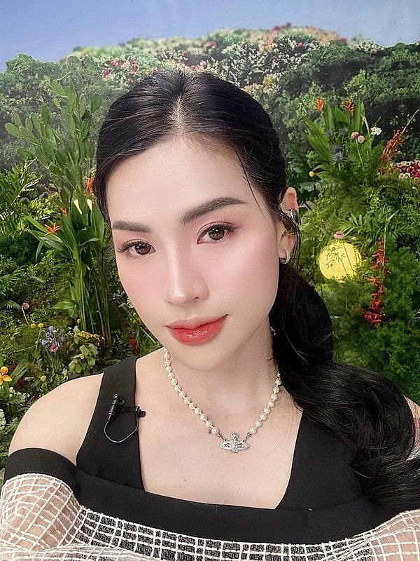 “Chiến thần” Võ Hà Linh tiết lộ chuyện từng sinh em bé “Chiến thần” Võ Hà Linh tiết lộ chuyện từng sinh em bé