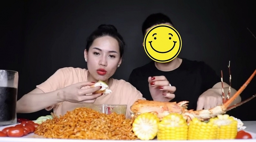 “Chiến thần” Võ Hà Linh tiết lộ chuyện từng sinh em bé “Chiến thần” Võ Hà Linh tiết lộ chuyện từng sinh em bé