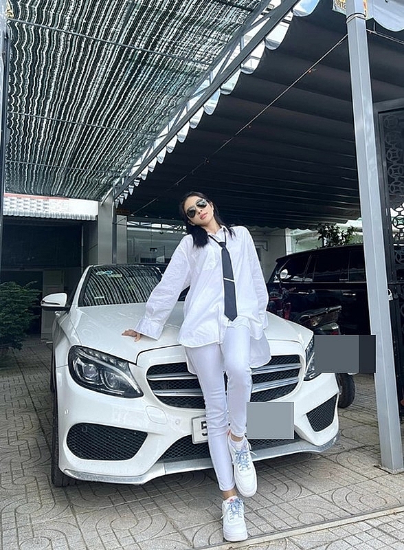 Chân dung thí sinh Miss Grand Vietnam dọa tung bằng chứng bị chèn ép