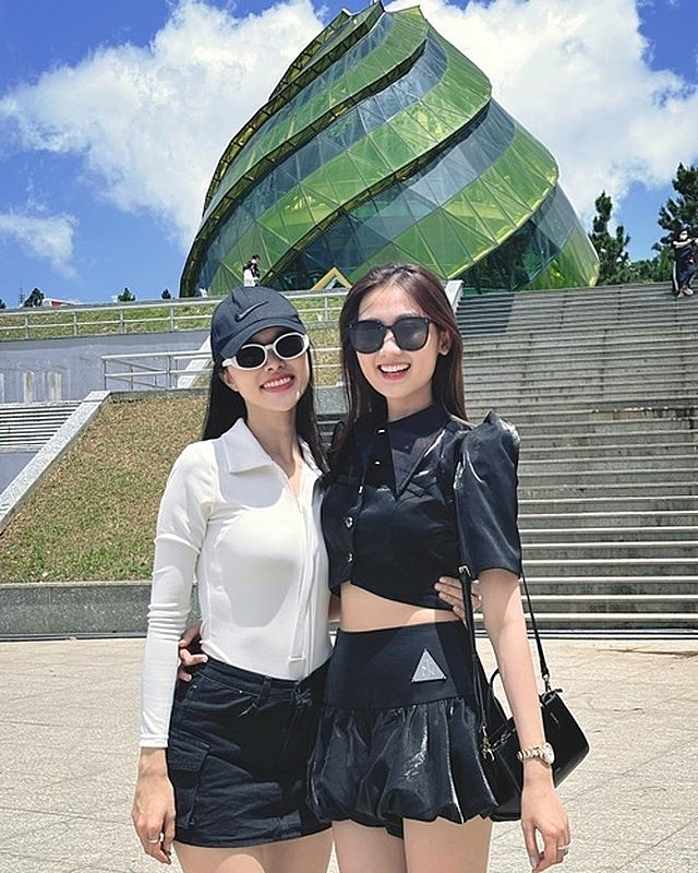 Hoa hậu Võ Lê Quế Anh sau một tuần đăng quang gây tranh cãi Hoa hậu Võ Lê Quế Anh sau một tuần đăng quang gây tranh cãi
