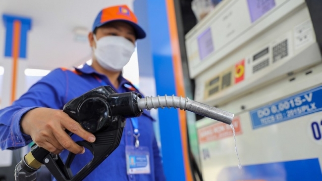 Giá xăng quay đầu tăng sau 5 phiên giảm giá liên tiếp