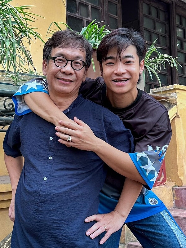 Đọ tài năng dàn diễn viên trẻ phim “Đi giữa trời rực rỡ“ Đọ tài năng dàn diễn viên trẻ phim “Đi giữa trời rực rỡ“