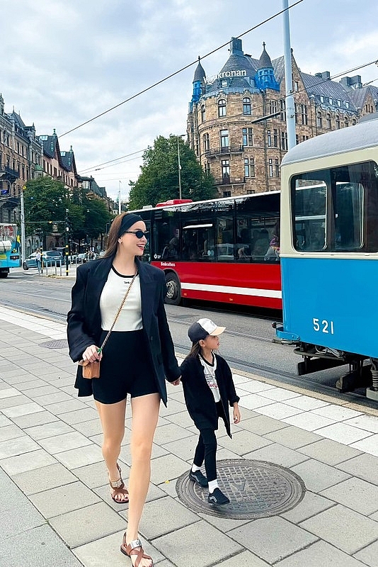Hồ Ngọc Hà bận rộn vẫn sang chảnh, gu thời trang đẳng cấp Hồ Ngọc Hà bận rộn vẫn sang chảnh, gu thời trang đẳng cấp