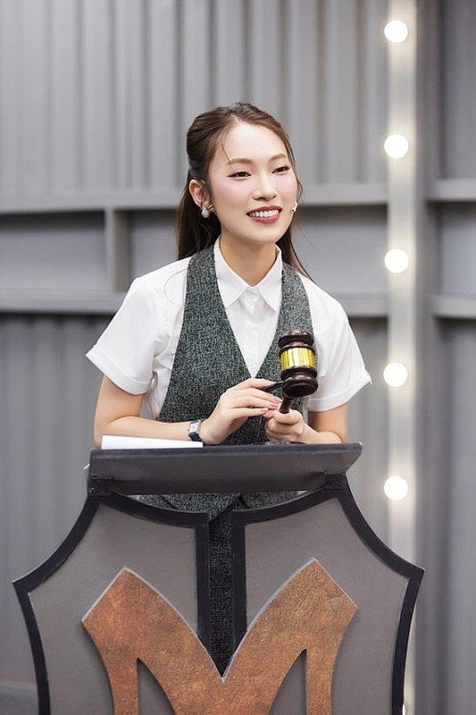Cầm host ATVNCG có phải là “tấm áo quá rộng” với Khánh Vy? Cầm host ATVNCG có phải là “tấm áo quá rộng” với Khánh Vy?