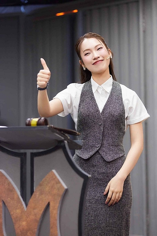 Cầm host ATVNCG có phải là “tấm áo quá rộng” với Khánh Vy? Cầm host ATVNCG có phải là “tấm áo quá rộng” với Khánh Vy?