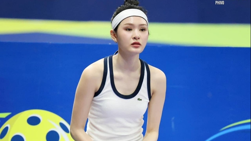 Thời trang Pickleball ‘sáng bừng sân tập’ của Hiền Hồ