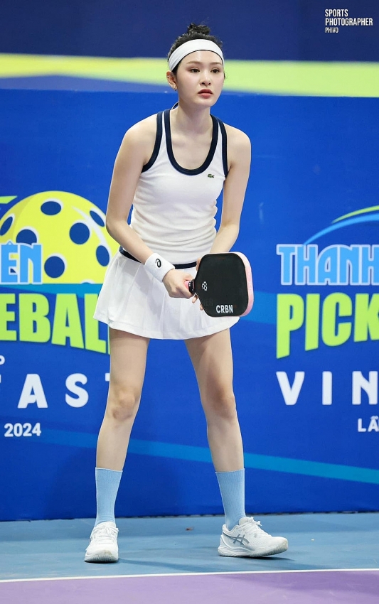 Thời trang Pickleball ‘sáng bừng sân tập’ của Hiền Hồ