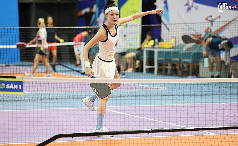 Thời trang Pickleball ‘sáng bừng sân tập’ của Hiền Hồ