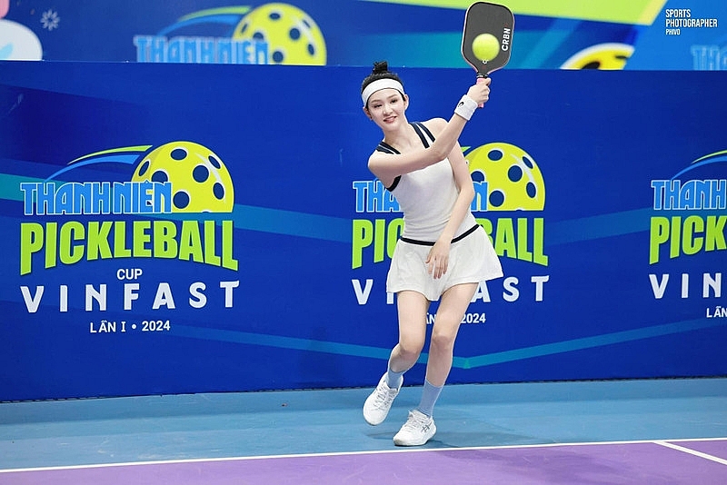 Thời trang Pickleball ‘sáng bừng sân tập’ của Hiền Hồ