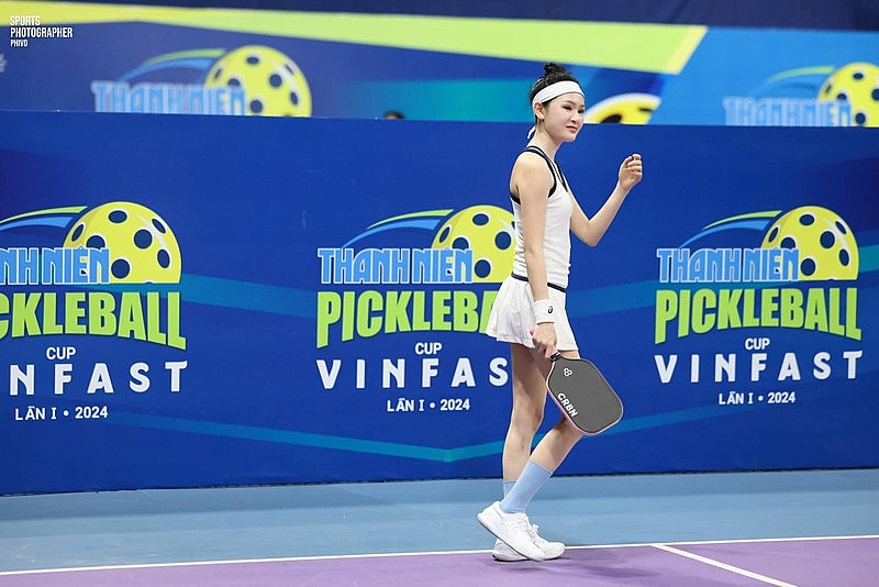 Thời trang Pickleball ‘sáng bừng sân tập’ của Hiền Hồ