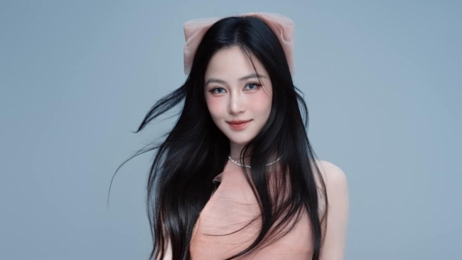 Trở lại showbiz, Hương Tràm gây chú ý bởi diện mạo sắc sảo