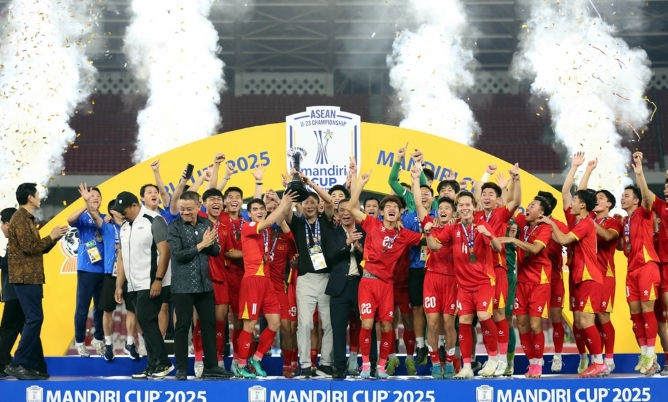 HLV Kim Sang Sik tìm nhân tố mới cho U23 Việt Nam