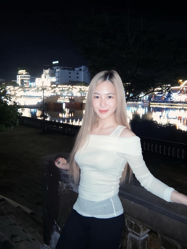Trở lại showbiz, Hương Tràm gây chú ý bởi diện mạo sắc sảo