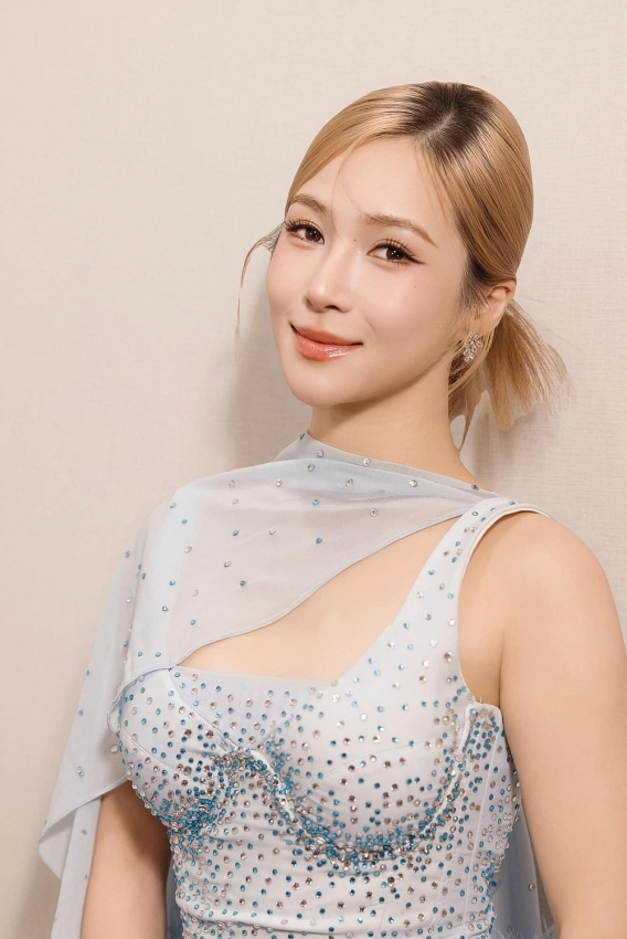 Trở lại showbiz, Hương Tràm gây chú ý bởi diện mạo sắc sảo