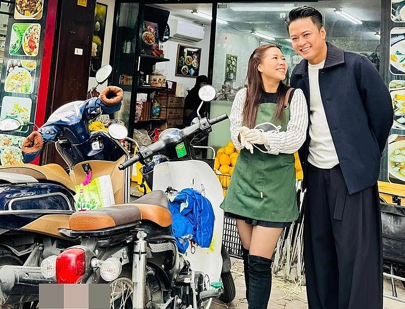 Đời thường của Hồng Đăng bên vợ con Đời thường của Hồng Đăng bên vợ con
