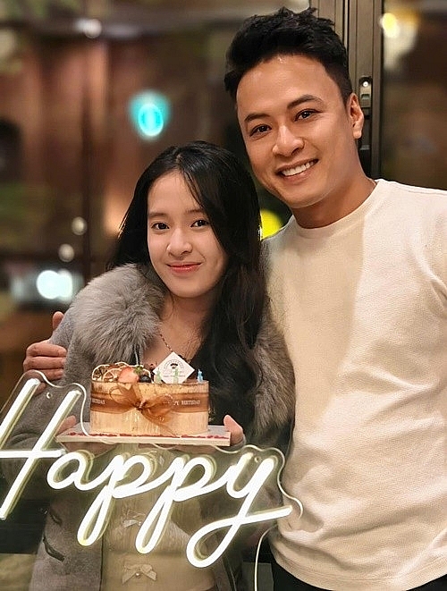 Đời thường của Hồng Đăng bên vợ con Đời thường của Hồng Đăng bên vợ con