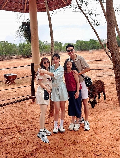 Đời thường của Hồng Đăng bên vợ con Đời thường của Hồng Đăng bên vợ con