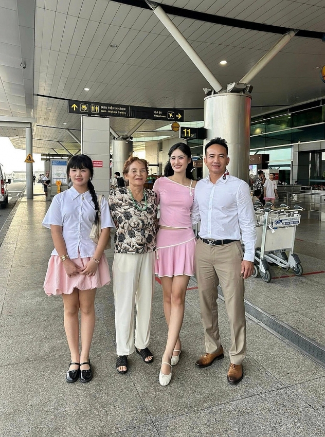 Ý Nhi rạng rỡ sang Úc du học, bạn trai Anh Kiệt gây chú ý khi liên tục vắng mặt