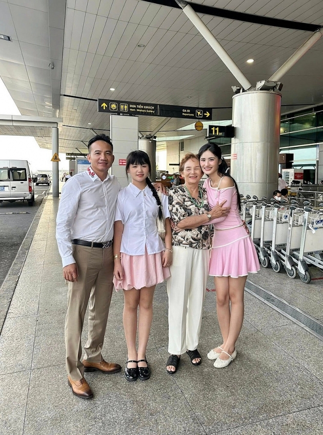 Ý Nhi rạng rỡ sang Úc du học, bạn trai Anh Kiệt gây chú ý khi liên tục vắng mặt