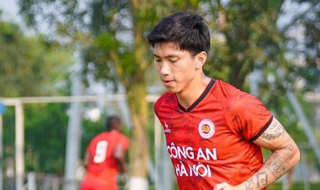 Đoàn Văn Hậu báo tin kém vui tới HLV Kim Sang Sik