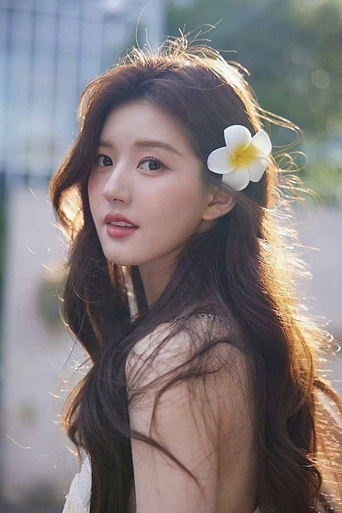 Cuộc sống của mỹ nữ xuyên không Triệu Lộ Tư trước ồn ào tố công ty