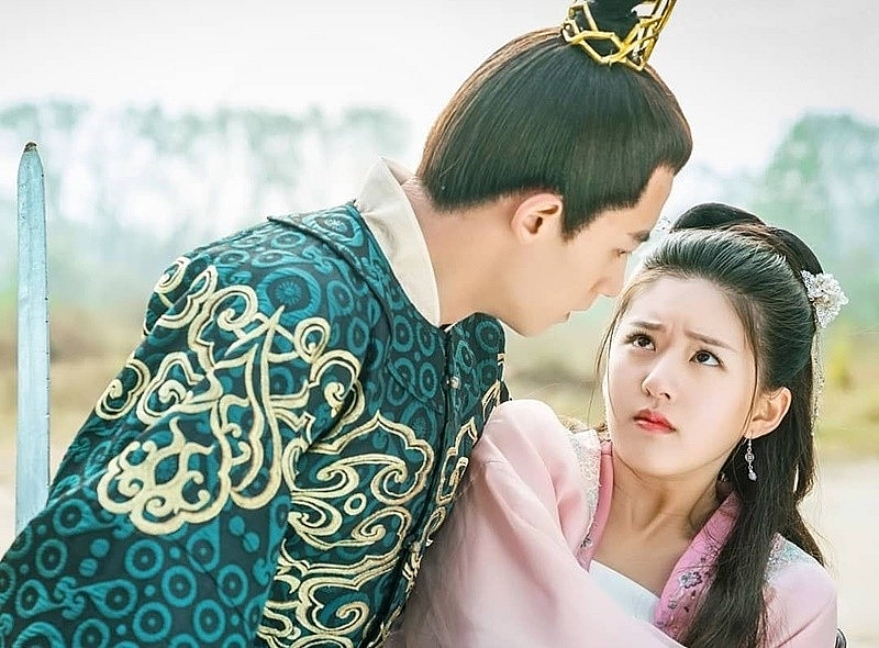 Cuộc sống của mỹ nữ xuyên không Triệu Lộ Tư trước ồn ào tố công ty